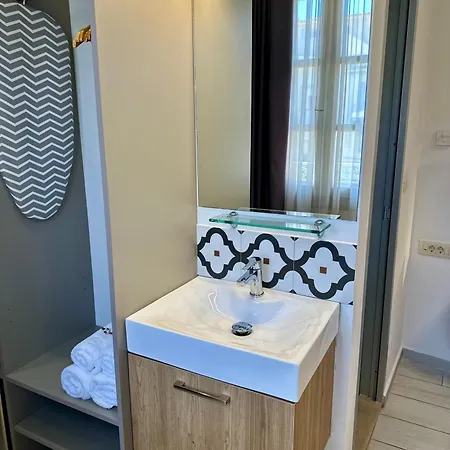 Cretan Berry Portou 3*